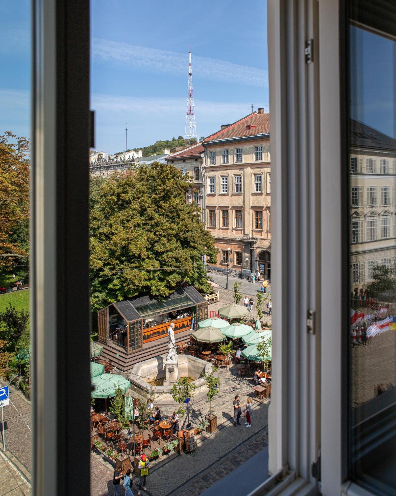 On The Square Hotel Lviv Phòng bức ảnh